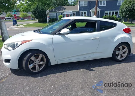 2013 Hyundai Veloster Base W/Black z USA, uszkodzony, nr VIN KMHTC6AD4DU173426